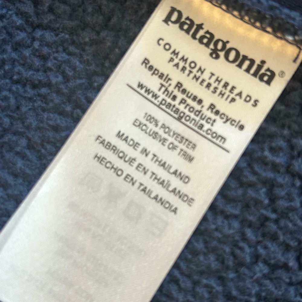 Patagonia dark blue button up hooded sweater/jacket. Womens size large. - Picture 5 of 7